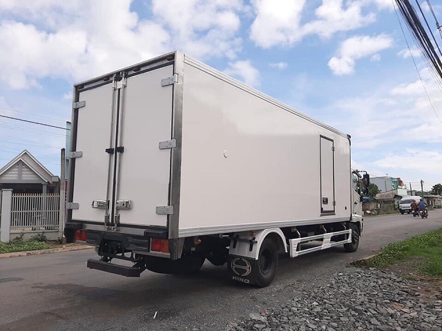 xe tai isuzu 6t5 đông lạnh