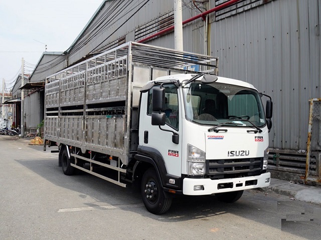 xe isuzu 6t5 chở gia súc